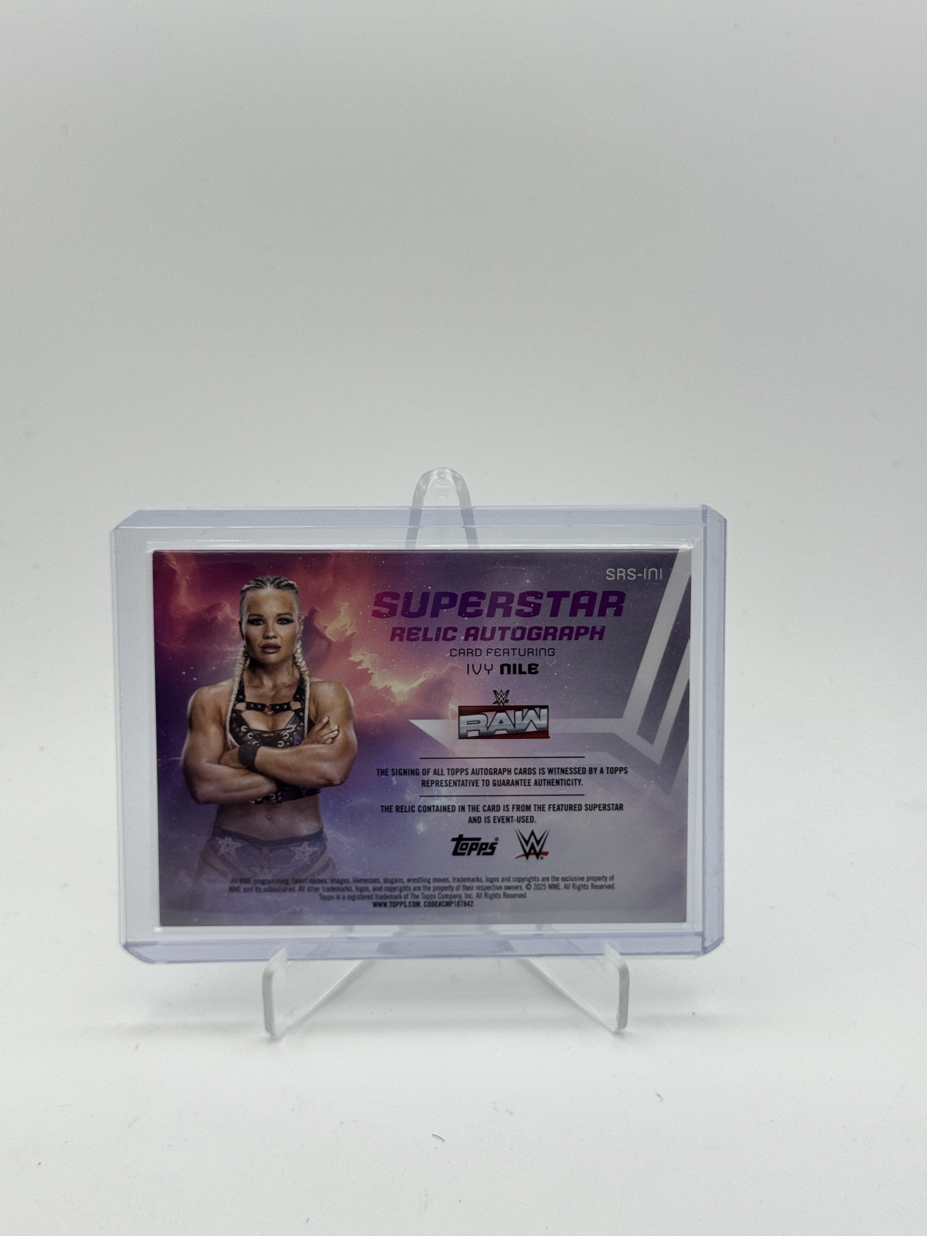 2025 Topps Universe WWE #SRS-INI Ivy Nile Superstar Relic Autograph Gold Stone